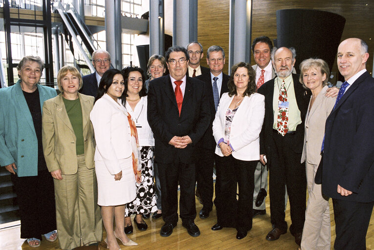 Снимка 17: Portrait of Mep John HUME with other UK MEP's  at the European Parliament in Strasbourg