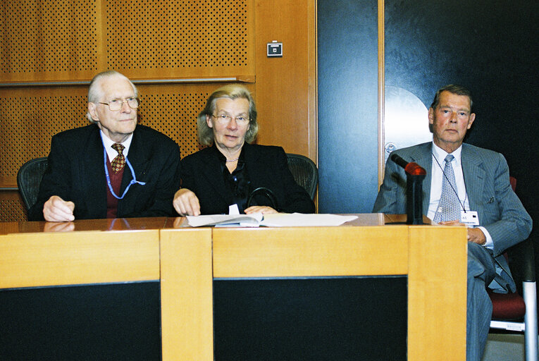 Foto 6: Meeting hosted by MEP KONRAD