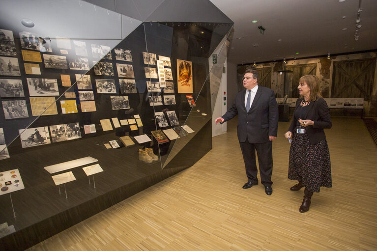 Billede 5: Handover ceremony of  ' February 16th Act of Lithuanian Independence '