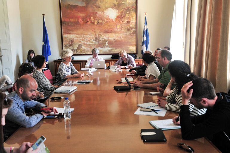 Nuotrauka 18: LIBE Delegation to Greece - Members of the European Parliament during a meeting in General Secretariat of Aegean and Island policy in Mitilini on 19 May, 2016. Members of the European Parliament from Committee on civil liberties, justice and home affairs visit migrants camp in Greece.