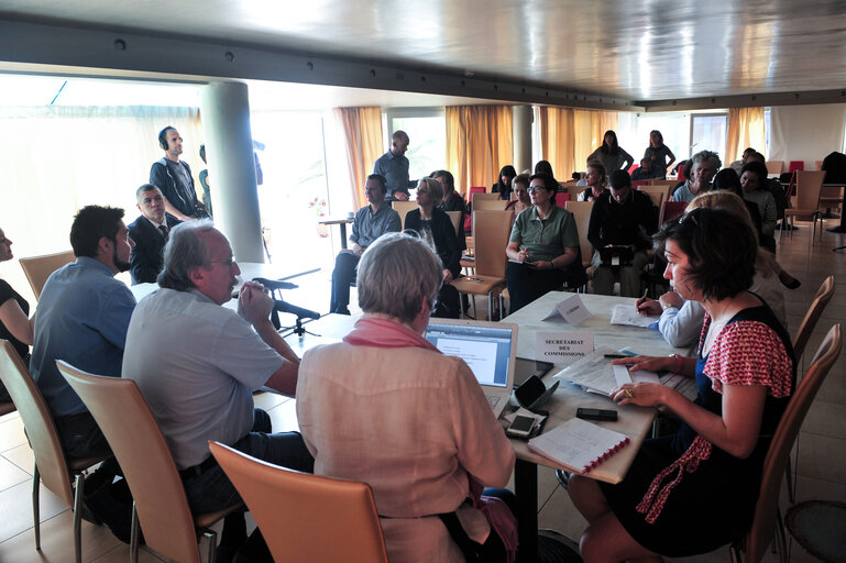 Nuotrauka 1: LIBE Delegation to Greece -  Francisco RAMOS take part in a meeting on challenges on rescue at sea and the protection of the EU external border in Mitilini on 19 May, 2016. Members of the European Parliament from Committee on civil liberties, justice and home affairs visit migrants camp in Greece.