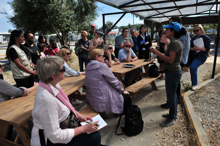 Nuotrauka 20: LIBE Delegation to Greece - Members of the European Parliament visit the Open Facility of Kara Tepe in Mitilini on 19 May, 2016. Members of the European Parliament from Committee on civil liberties, justice and home affairs visit migrants camp in Greece.