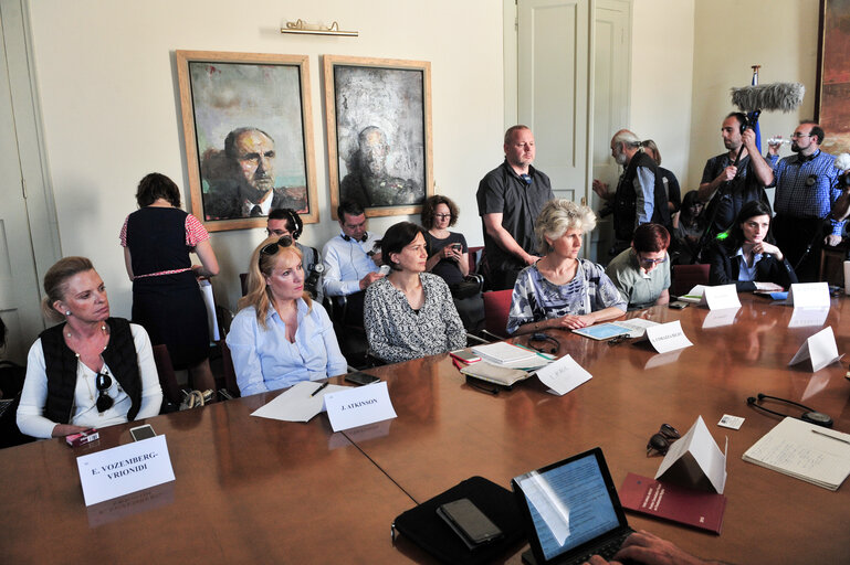 Zdjęcie 11: LIBE Delegation to Greece - Meeting in General Secretariat of Aegean and Island policy in Mitilini on 19 May, 2016. Members of the European Parliament from Committee on civil liberties, justice and home affairs visit migrants camp in Greece.