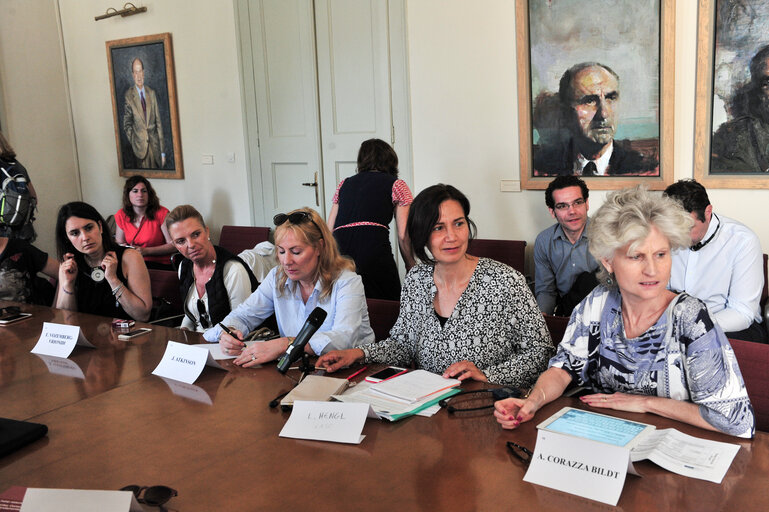 Nuotrauka 13: LIBE Delegation to Greece - Meeting in General Secretariat of Aegean and Island policy in Mitilini on 19 May, 2016. Members of the European Parliament from Committee on civil liberties, justice and home affairs visit migrants camp in Greece.