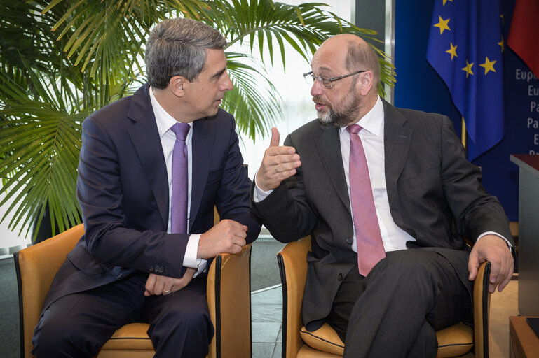 Photo 1 : Official visit of the President of Bulgaria to the European Parliament in Strasbourg. Martin SCHULZ - EP President welcomes Rosen PLEVNELIEV - President of Bulgaria