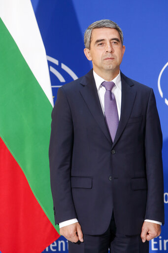 Photo 28 : Official visit of the President of Bulgaria to the European Parliament in Strasbourg.  Martin SCHULZ - EP President welcomes Rosen PLEVNELIEV - President of Bulgaria