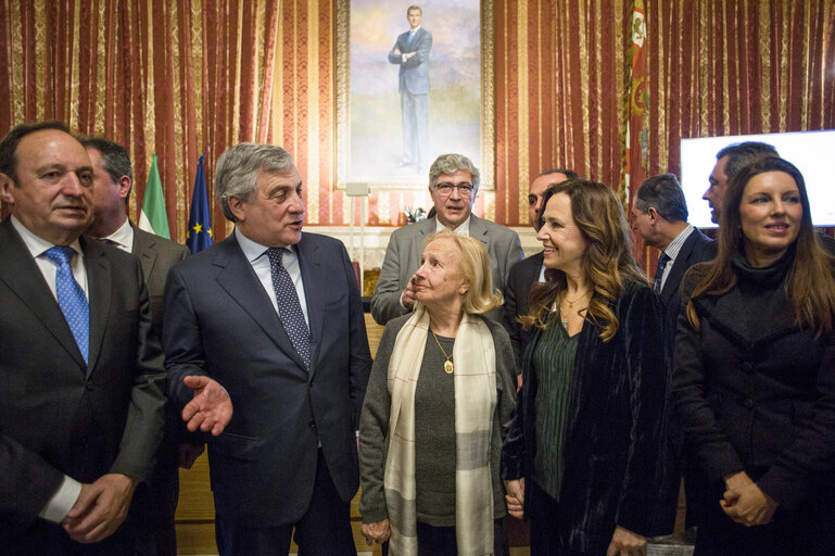 Fotografija 5: EP President receives the ' Prize Against Terrorism ' created in memory of Alberto Jiménez-Becerril, the Seville municipal councillor who was brutally murdered 20 years ago by the Basque separatist group ETA