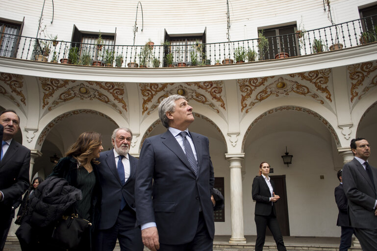 Fotografija 1: EP President receives the ' Prize Against Terrorism ' created in memory of Alberto Jiménez-Becerril, the Seville municipal councillor who was brutally murdered 20 years ago by the Basque separatist group ETA