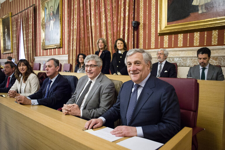 Fotografija 16: EP President receives the ' Prize Against Terrorism ' created in memory of Alberto Jiménez-Becerril, the Seville municipal councillor who was brutally murdered 20 years ago by the Basque separatist group ETA