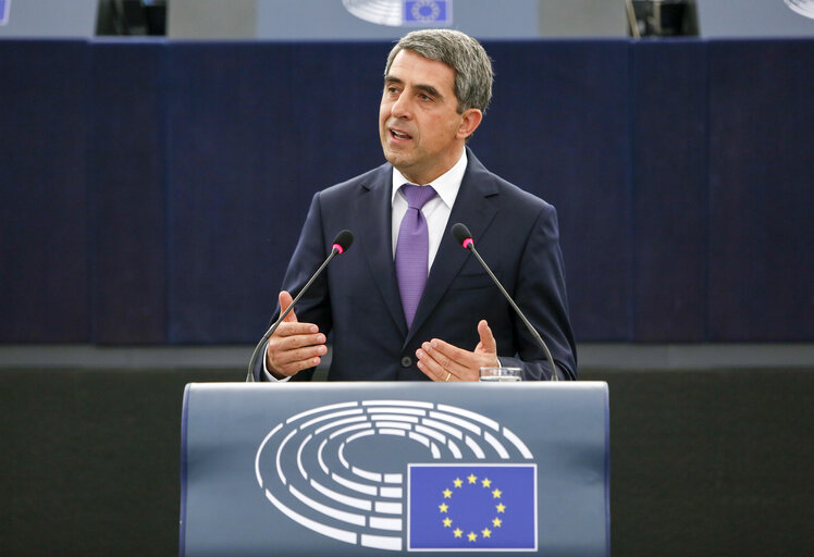 Valokuva 31: Official visit of the President of Bulgaria to the European Parliament in Strasbourg.Formal address to the Plenary