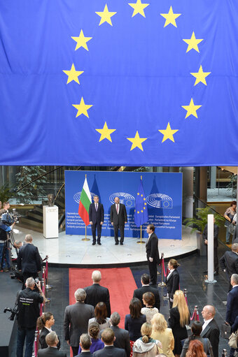 Photo 3 : Official visit of the President of Bulgaria to the European Parliament in Strasbourg. Martin SCHULZ - EP President welcomes Rosen PLEVNELIEV - President of Bulgaria