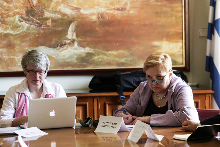 Zdjęcie 15: LIBE Delegation to Greece - Meeting in General Secretariat of Aegean and Island policy in Mitilini on 19 May, 2016. Members of the European Parliament from Committee on civil liberties, justice and home affairs visit migrants camp in Greece.