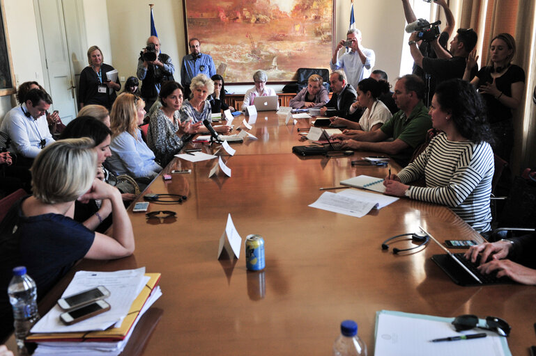 Zdjęcie 12: LIBE Delegation to Greece - Meeting in General Secretariat of Aegean and Island policy in Mitilini on 19 May, 2016. Members of the European Parliament from Committee on civil liberties, justice and home affairs visit migrants camp in Greece.