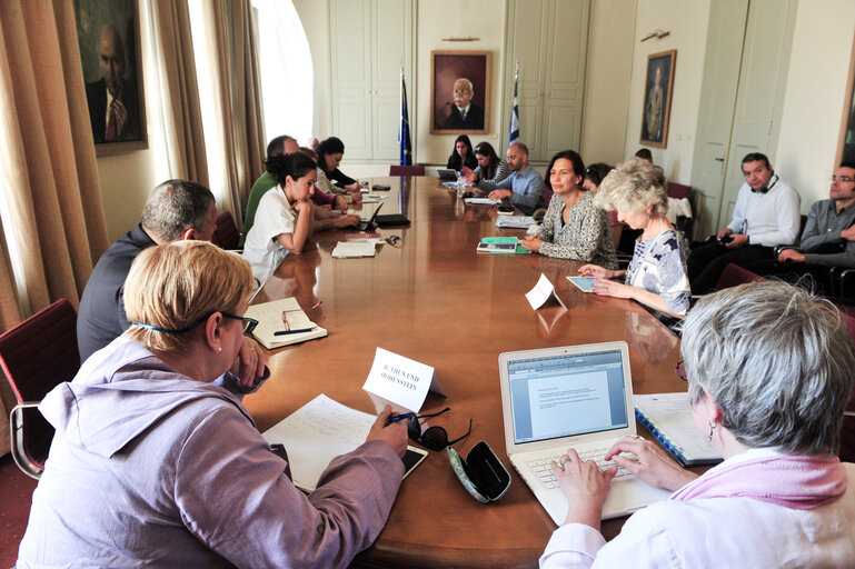 Zdjęcie 19: LIBE Delegation to Greece - Members of the European Parliament during a meeting in General Secretariat of Aegean and Island policy in Mitilini on 19 May, 2016. Members of the European Parliament from Committee on civil liberties, justice and home affairs visit migrants camp in Greece.