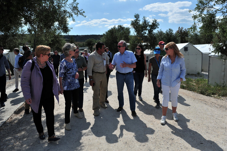 Nuotrauka 24: LIBE Delegation to Greece - Members of the European Parliament visit the Open Facility of Kara Tepe in Mitilini on 19 May, 2016. Members of the European Parliament from Committee on civil liberties, justice and home affairs visit migrants camp in Greece.