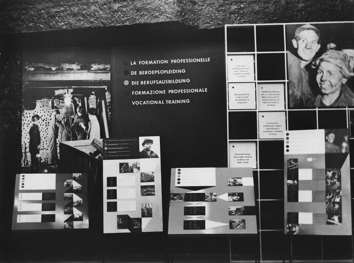 Φωτογραφία 3: CECA's pavillon during the Exhibition of Brussels in 1958