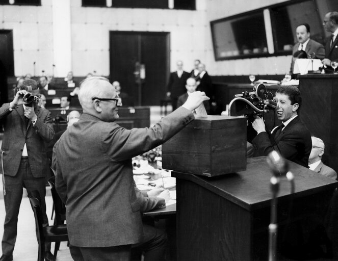 Victor LEEMANS voting at the European Parliament in Strasbourg