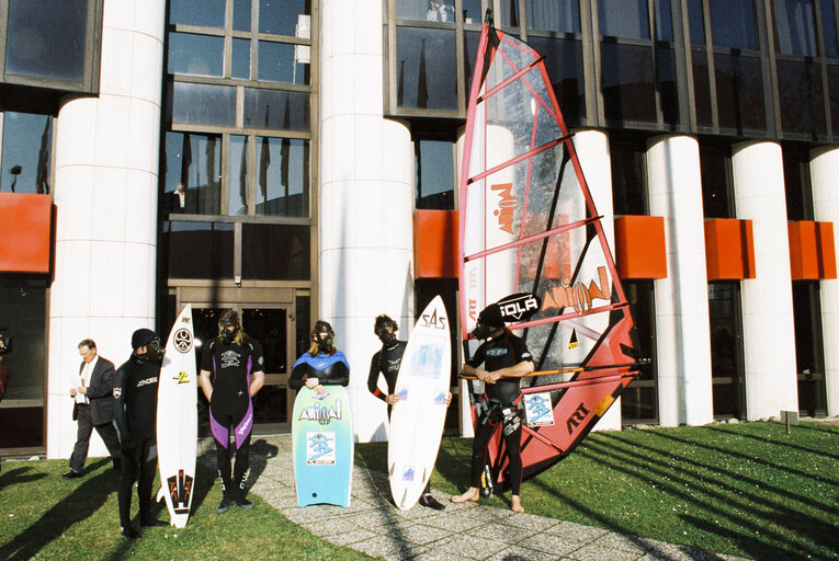 Fotografie 8: British MEPs support the Surfers against Sewage (SAS) movement