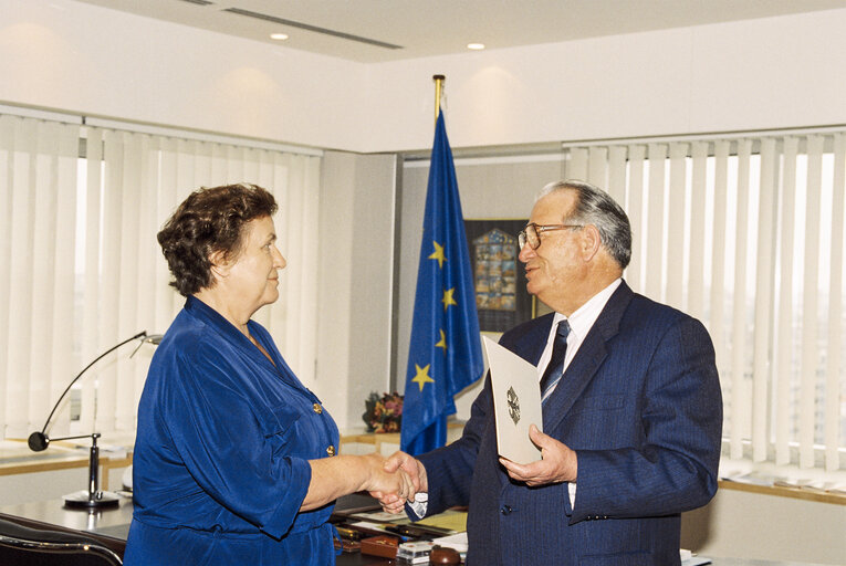 Fotó 2: Handover of the Cross of Merit