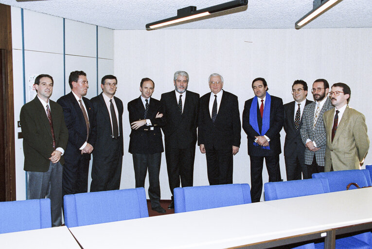 Foto 1: EP President takes part in a meeting with Spanish visitors in Strasbourg