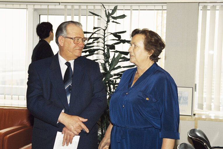 Foto 3: Handover of the Cross of Merit