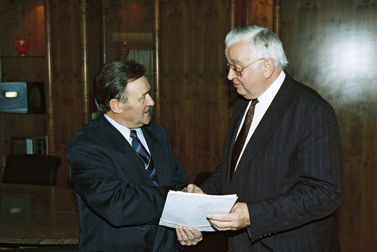 Zdjęcie 3: EP President meets with MEP David R. MORRIS