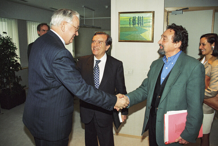 Fotografija 2: Egon KLEPSCH - EP President meets with guest at the European Parliament in Brussels