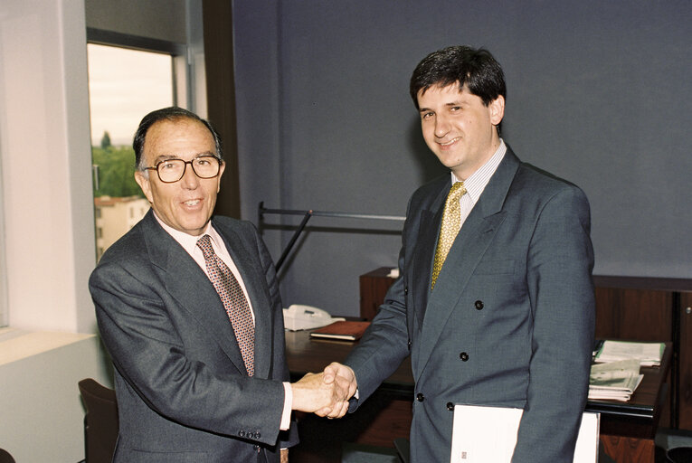 Photo 1 : Michael SPINDELEGGER with guest at the EP in Strasbourg.