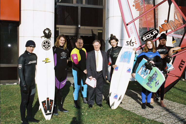 Fotografia 5: British MEPs support the Surfers against Sewage (SAS) movement