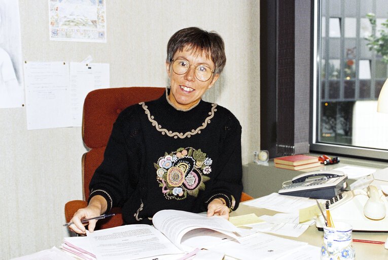 Fotografie 5: Lis JENSEN in her office at the European Parliament in Strasbourg