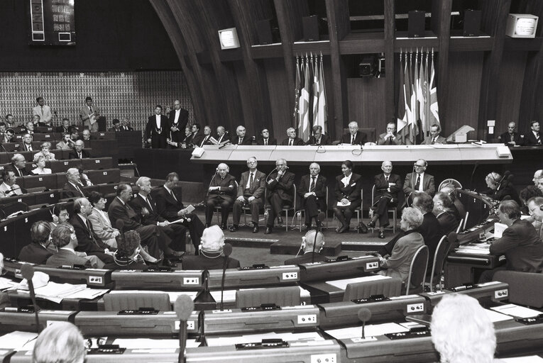 Fotografi 29: 40th anniversary of the foundation of the European Coal and Steel Community (ECSC) - Formal sitting