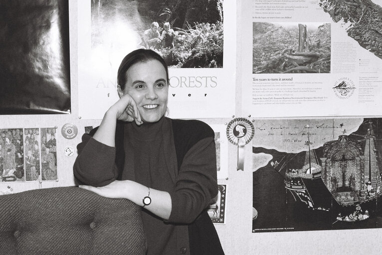 Fotografi 2: MEP Maria Amelia SANTOS in her office in Strasbourg