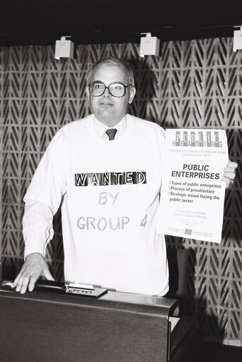 Fotografia 12: MEP Terence WYNN at the European Parliament in Brussels