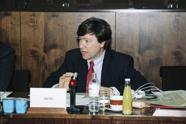 Fotografia 3: Meeting of the Committee on Economic and Monetary Affairs and Industrial Policy in September 1992