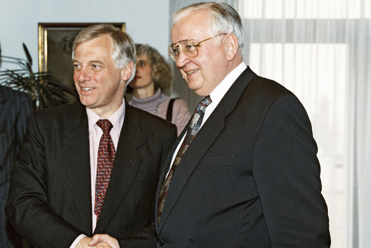 Fotogrāfija 2: EP President meets with Governor of Hong Kong at the European Parliament in Brussels