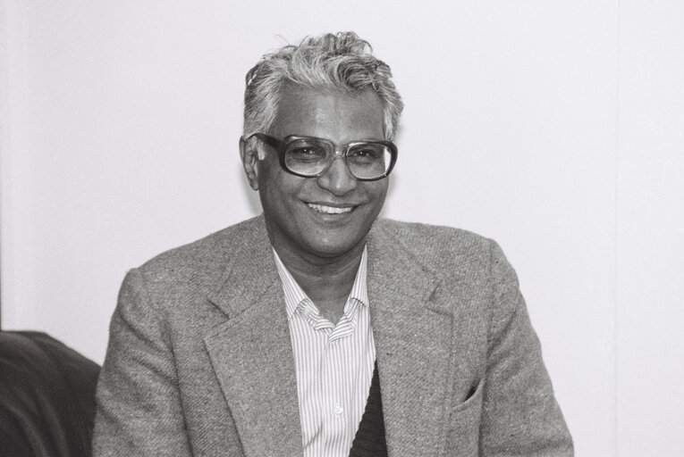 MEP David MARTIN meets with a guest in his office in Strasbourg