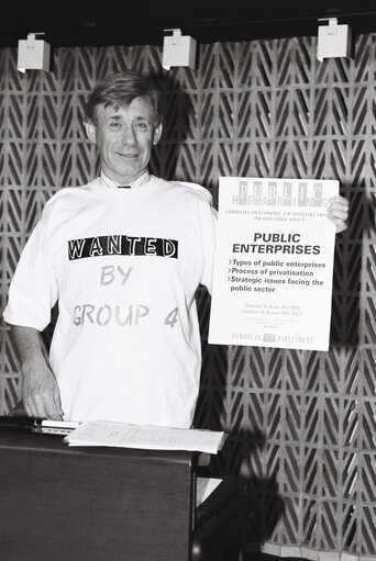 Fotografia 4: MEP Barry SEAL at the European Parliament in Brussels