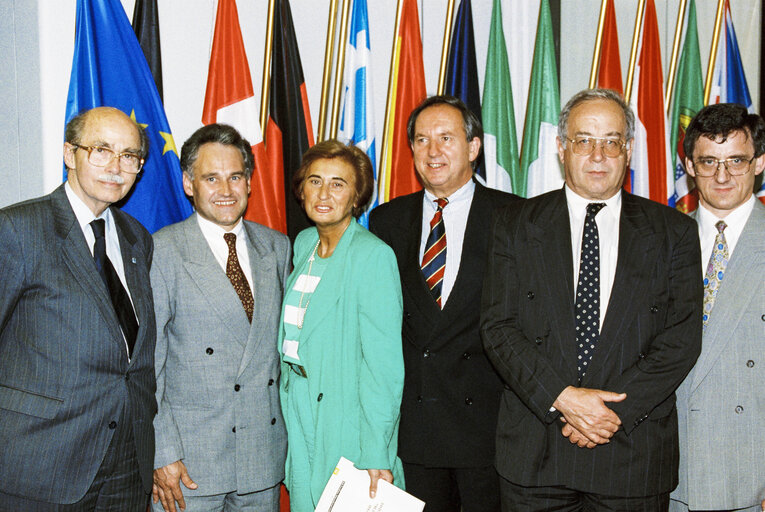 Zdjęcie 14: MEPs Otto von HABSBURG, Ursula SCHLEICHER, Ingo FRIEDRICH, Gunther MULLER, Albert DESS at the European Parliament in Strasbourg