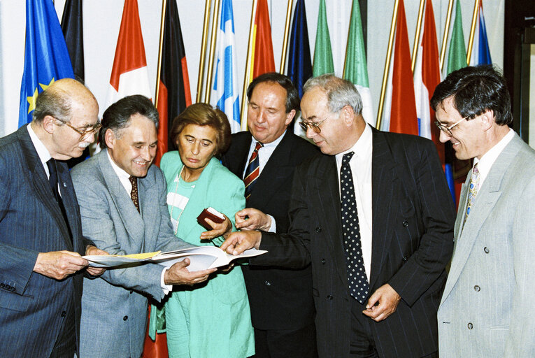 Fotografija 15: MEPs Otto von HABSBURG, Ursula SCHLEICHER, Ingo FRIEDRICH, Gunther MULLER, Albert DESS at the European Parliament in Strasbourg