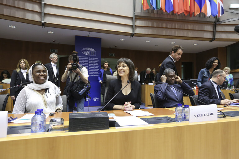 Valokuva 19: Open Doors Day 2015 - Opening Ceremony. European Parliament Vice-President introduces two Sahkarov Prize Laureates