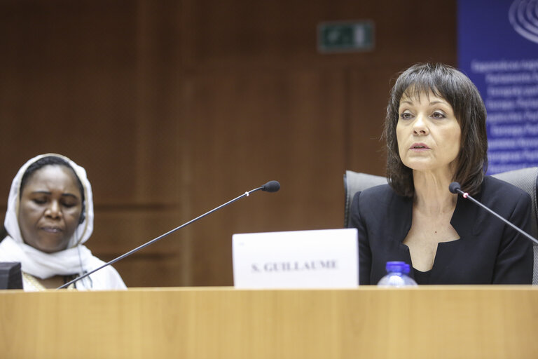 Zdjęcie 16: Open Doors Day 2015 - Opening Ceremony. European Parliament Vice-President introduces two Sahkarov Prize Laureates