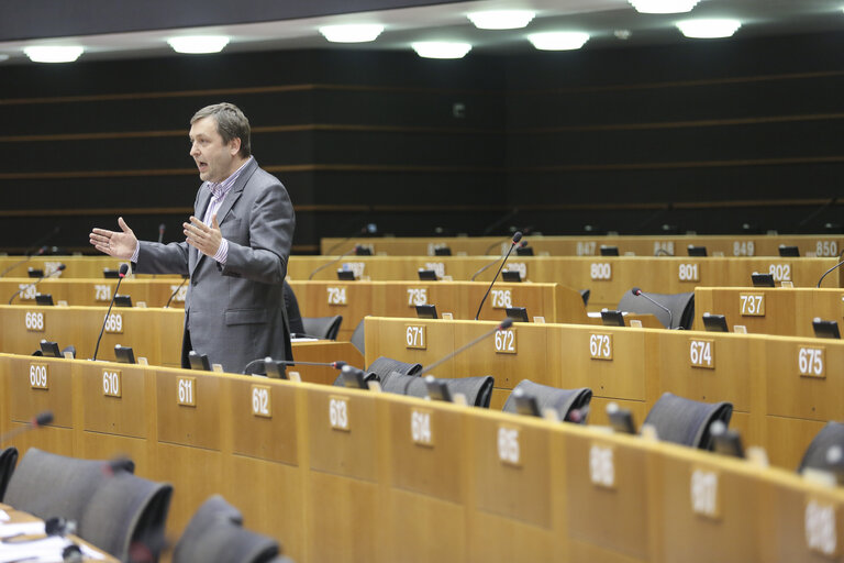 Foto 12: Plenary session in Brussels - Week 22 2015 - Statement by the Commissioner in charge of Migration, Home Affairs and Citizenship