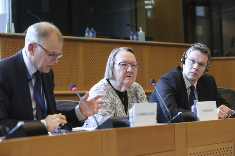 Photo 6: Agreement between Parliament, Council and Commission on final wording of the European Law on Transmissible Animal Diseases