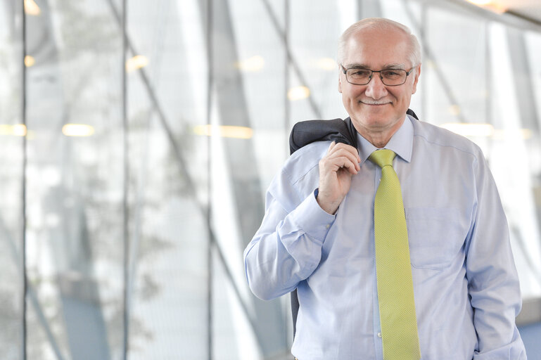 Zdjęcie 6: MEP Miroslav MIKOLASIK at the European Parliament in Brussels