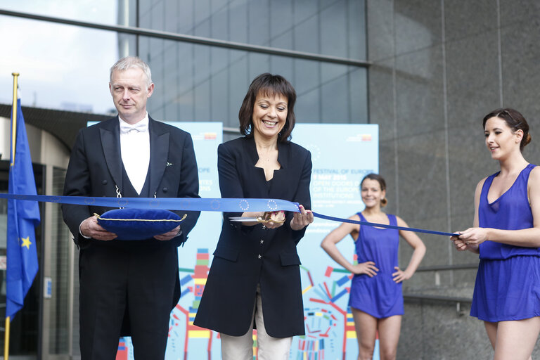 Cut of the ribbon during the Opening Ceremony of the Open Doors Day 2015