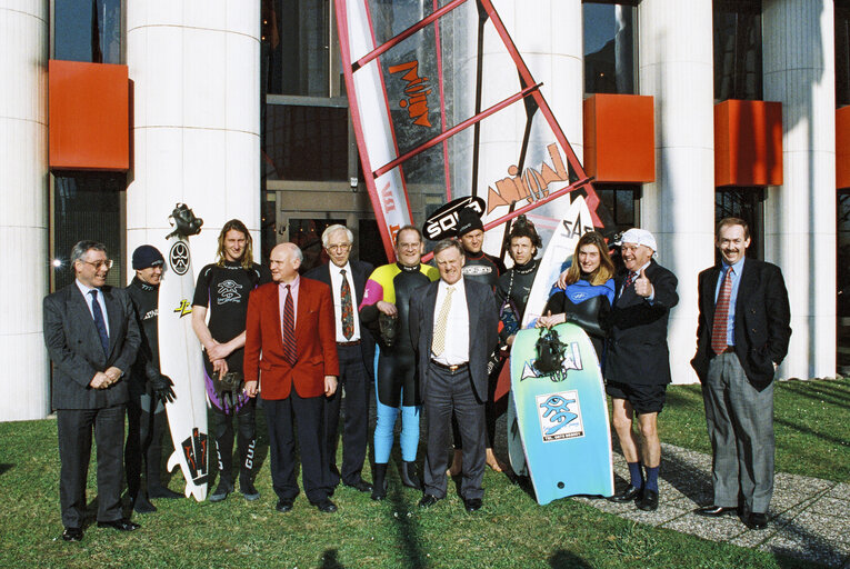 Fotografia 4: British MEPs support the Surfers against Sewage (SAS) movement