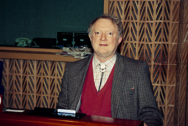 Φωτογραφία 8: Tullio Eugenio REGGE in plenary session in Strasbourg, april 1994