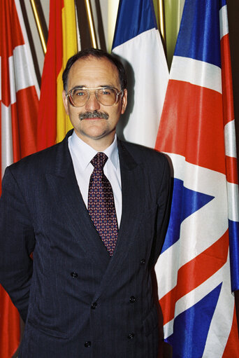 Foto 5: Portrait of MEP in October 1994