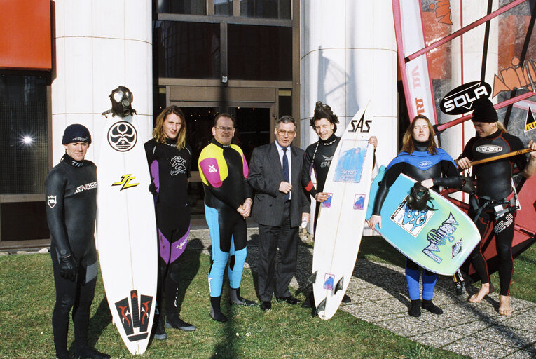 Fotó 3: British MEPs support the Surfers against Sewage (SAS) movement