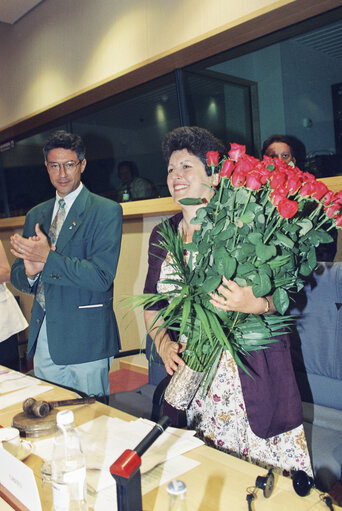 Photo 2 : The MEP Pauline GREEN durig a meeting in Brussels in July 1994.